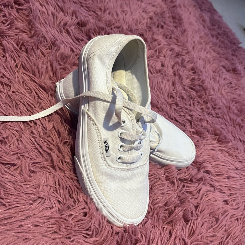 white lace up vans - Picture 2 of 7
